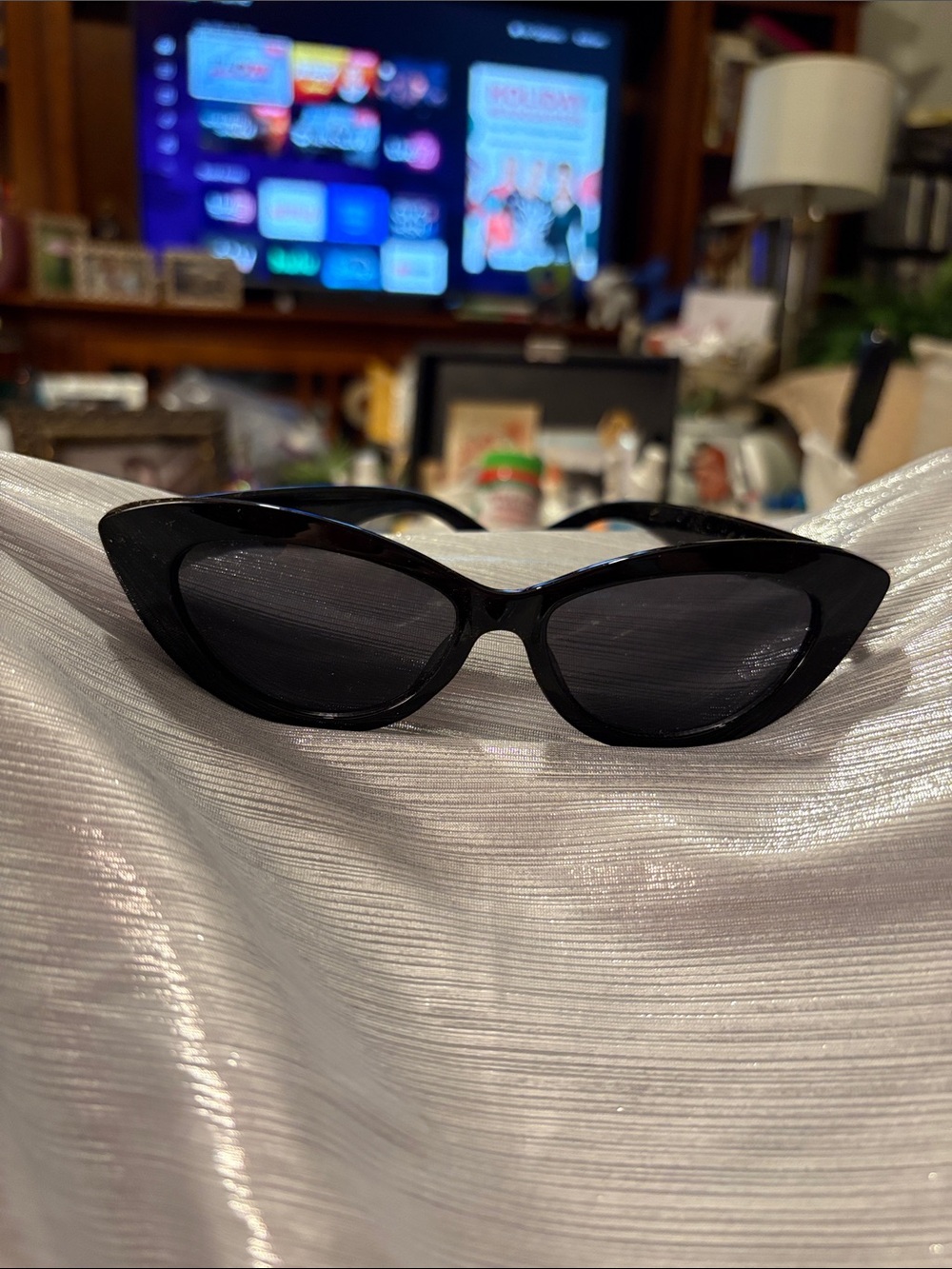 THE Classic Black Cat-Eye Women's Sunglasses - Sleek Retro Style